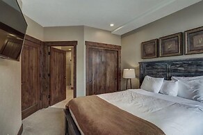 Crystal Peak Lodge 2 Bedroom Ski in, Ski out Slopeside Condo at the Ba