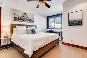 Crystal Peak Lodge 3 Bedroom Ski in, Ski out Slopeside Condo at the Ba