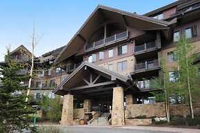Crystal Peak Lodge 3 Bedroom Ski in, Ski out Slopeside Condo at the Ba