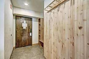 3 Bedroom Ski in, Ski out Mountain Vacation Rental Located Next to His