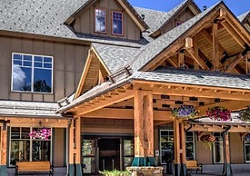 Perfectly Placed 2 Bedroom Vacation Rental in Historic Downtown Brecke