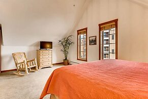 Perfectly Placed 2 Bedroom Vacation Rental in Historic Downtown Brecke