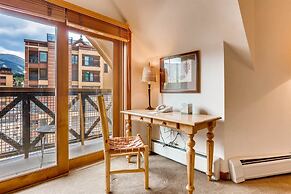 Perfectly Placed 2 Bedroom Vacation Rental in Historic Downtown Brecke