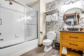 Perfectly Placed 2 Bedroom Vacation Rental in Historic Downtown Brecke