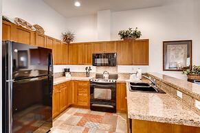 Perfectly Placed 2 Bedroom Vacation Rental in Historic Downtown Brecke