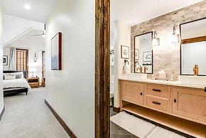 Perfectly Placed 2 Bedroom Vacation Rental in Historic Downtown Brecke