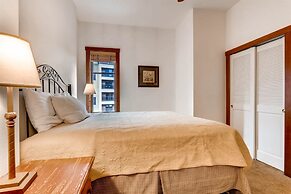 Perfectly Placed 2 Bedroom Vacation Rental in Historic Downtown Brecke