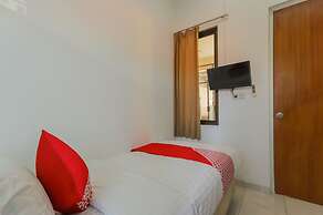 Super OYO 866 Idola Residence