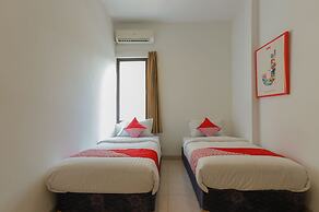 Super OYO 866 Idola Residence