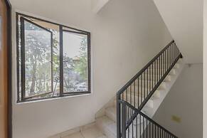 Super OYO 866 Idola Residence