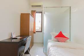 Super OYO 866 Idola Residence