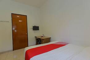 Super OYO 866 Idola Residence