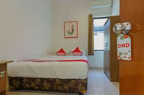 Super OYO 866 Idola Residence