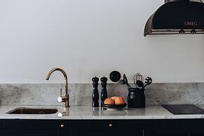 Ocho Suites & Kitchen