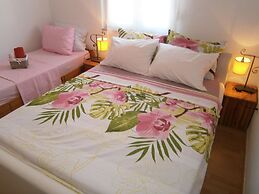 Beautiful Holiday Apartment Sanela for Relaxed Vacation