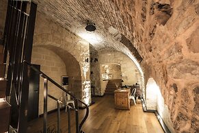 Edward Rooms & Wellness