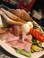 Edward Rooms & Wellness