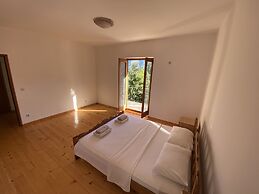 2 Bedroom Apartment With Beautiful Views
