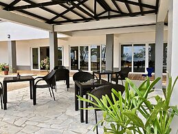 Sunset Cove Beach & Dive Resort