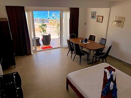 Sunset Cove Beach & Dive Resort