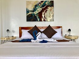 Sunset Cove Beach & Dive Resort