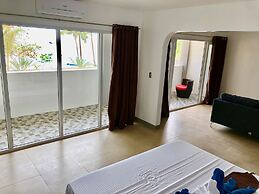 Sunset Cove Beach & Dive Resort