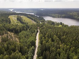 Igluhut sleeping with reindeer