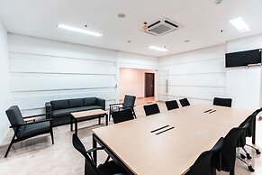 Super OYO Townhouse 1 Hotel Salemba