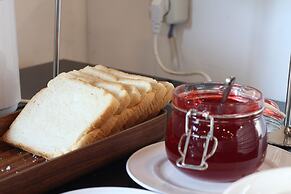 Super OYO Townhouse 1 Hotel Salemba