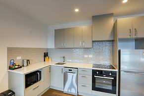 Ramada Suites By Wyndham Victoria Street West