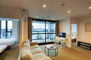 Ramada Suites By Wyndham Victoria Street West