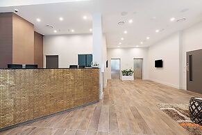 Ramada Suites By Wyndham Victoria Street West