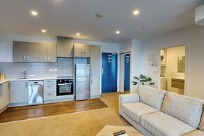 Ramada Suites By Wyndham Victoria Street West