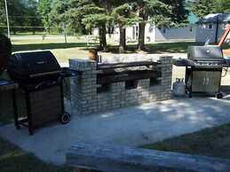 #7 - Northwoods Retreat 3 Bedroom Cabin by RedAwning