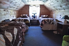 #7 - Northwoods Retreat 3 Bedroom Cabin by RedAwning