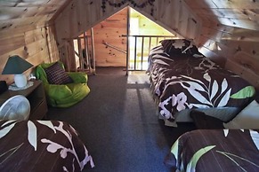 #7 - Northwoods Retreat 3 Bedroom Cabin by RedAwning