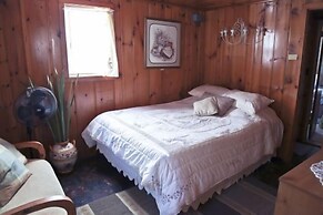 #7 - Northwoods Retreat 3 Bedroom Cabin by RedAwning
