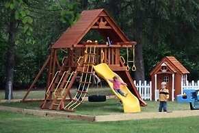 #7 - Northwoods Retreat 3 Bedroom Cabin by RedAwning