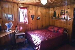 #8 - Mackinac Point 1 Bedroom Cabin by RedAwning