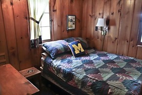 #2 - M Den 2 Bedroom Cabin by RedAwning