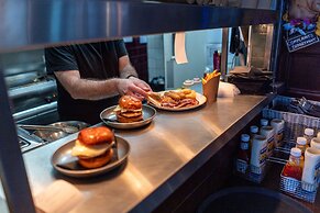 Publove The Rose & Crown