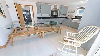 Shippenrill Croyde 6 Bedrooms, Sleeps 14, Hot Tub