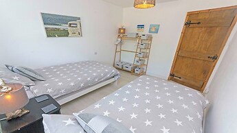 Shippenrill Croyde 6 Bedrooms, Sleeps 14, Hot Tub