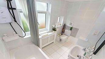 Bag-end House 7 Bedrooms, Sleeps 14, Hot Tub