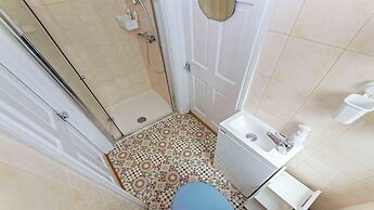 Bag-end House 7 Bedrooms, Sleeps 14, Hot Tub