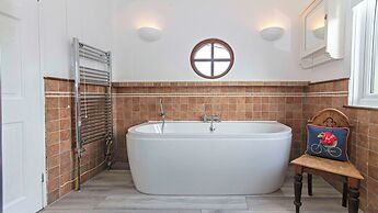 Bag-end House 7 Bedrooms, Sleeps 14, Hot Tub