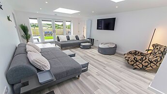 Bag-end House 7 Bedrooms, Sleeps 14, Hot Tub