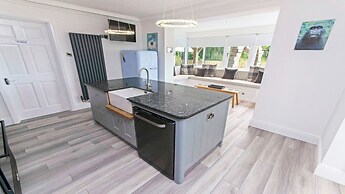 Bag-end House 7 Bedrooms, Sleeps 14, Hot Tub