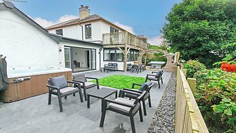 Bag-end House 7 Bedrooms, Sleeps 14, Hot Tub