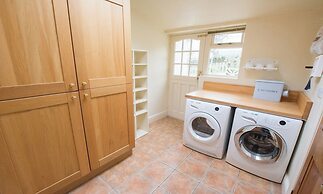 Bridge Cottage Croyde 3-4 Bed, Sleeps 8, Hot Tub